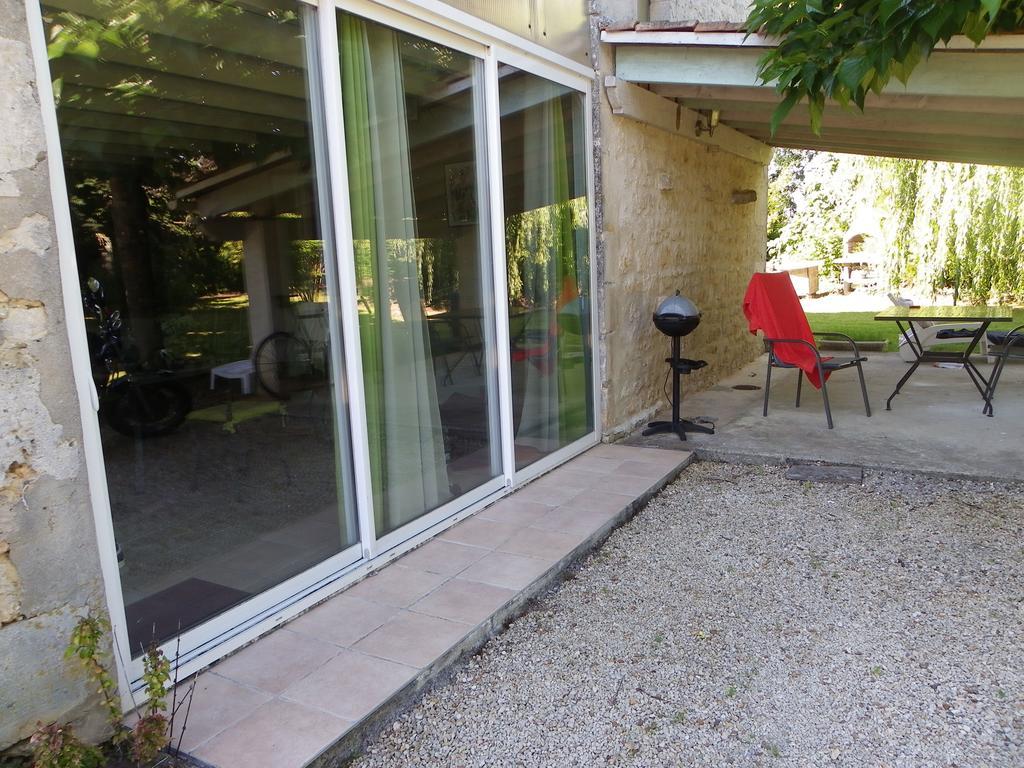 Gite Cosy, Sur Jardin, Terrasse Privee, Parking Au Calme En Rdc Gémozac Eksteriør billede