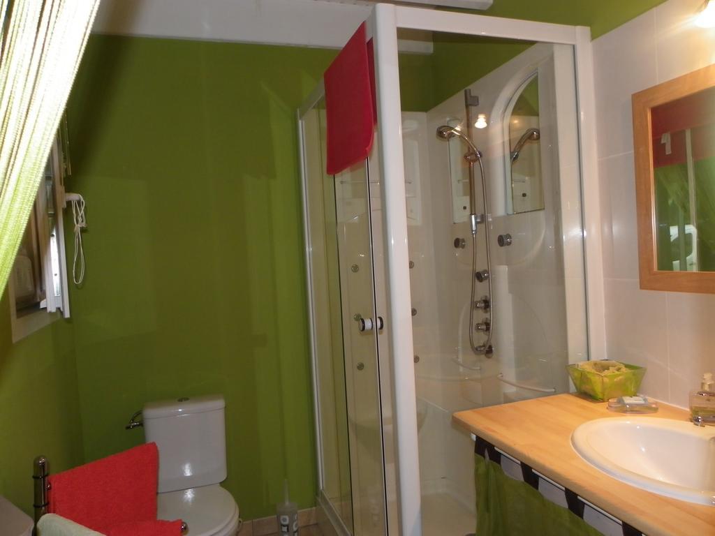 Gite Cosy, Sur Jardin, Terrasse Privee, Parking Au Calme En Rdc Gémozac Eksteriør billede